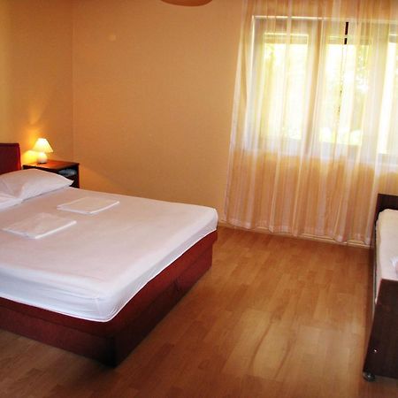 Apartments Miljak Omiš Екстериор снимка