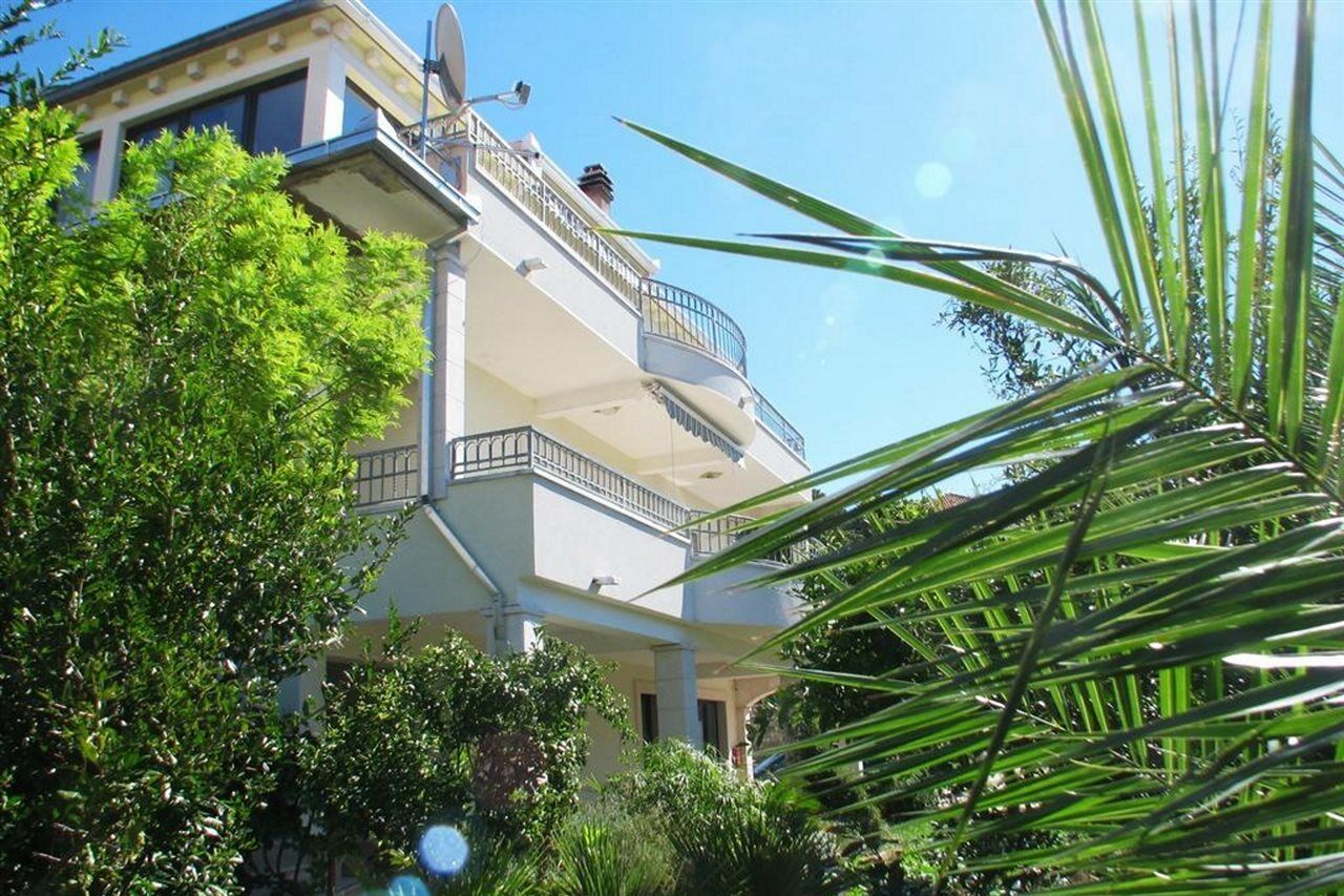 Apartments Miljak Omiš Екстериор снимка
