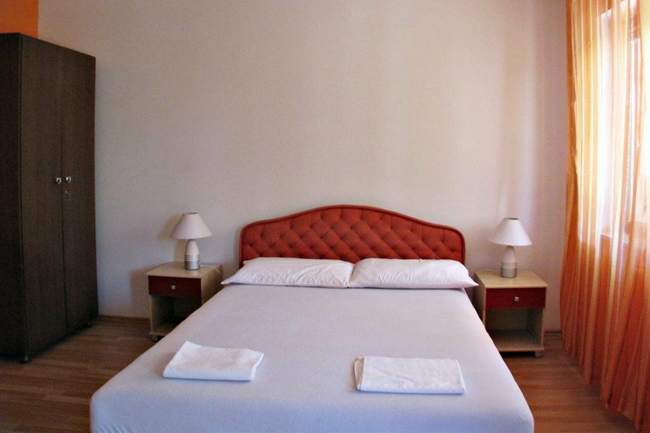 Apartments Miljak Omiš Екстериор снимка
